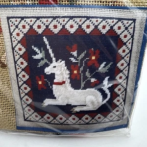 Needlepoint Kit Made in France Petit Point Mini Mittelalter Tiere bemalt Leinwand - Bild 1 von 18