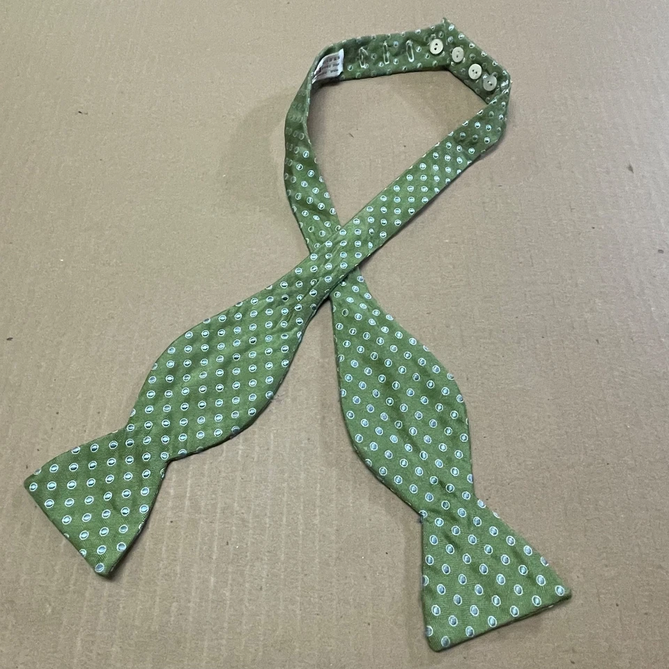 Pajarita de seda Zanahoria & Gibbs punto verde y azul ajustable hecha a mano en Colorado Foto 1 de 4