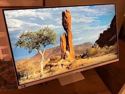 SAMSUNG 32" ViewFinity S7 (S70D) Series 4K UHD High Res Monitor (Warm White) - Image 1 of 4