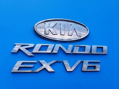 07 08 09 10 KIA RONDO EX V6 PUERTA TRASERA CROMO EMBLEMA INSIGNIA SÍMBOLO CONJUNTO OEM (2010) Foto 1 de 4