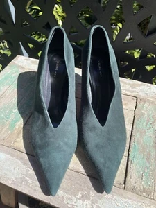 Women’s Celine Green Suede V Neck Pumps Heels Size 40/9 - Picture 1 of 7