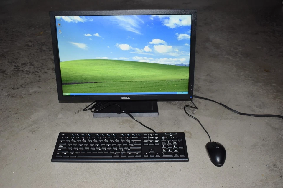 Dell Optiplex USF Quad Core i7-2600S 4GB 500GB HD Windows XP Pro 22" LCD Monitor - Image 1 of 4