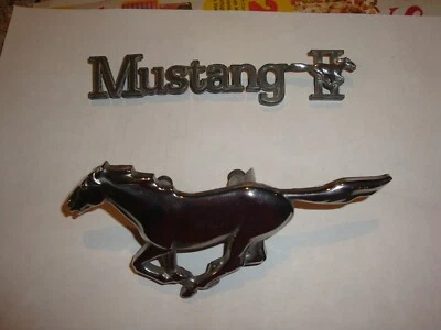 FORD MUSTANG II Parts *** MUSTANG II LID EMBLEM & GRILL "HORSE" EMBLEM *** - Изображение 1 из 4