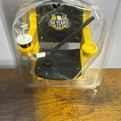 Silla Estadio Pittsburgh Penguins 50 Años Adorno Navidad ASIENTO VENTILADOR NUEVO EN PAQUETE Foto 1 de 4