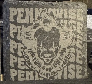 Posavasos de pizarra grabados con láser para personajes de películas de terror - Imagen 1 de 5