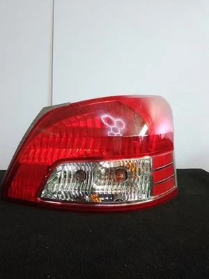 06-12 TOYOTA YARIS ПАССАЖИР ПРАВЫЙ ЗАДНИЙ ФОНАРЬ OEM 2667-25 - Изображение 1 из 4