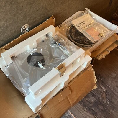 VINTAGE TOSHIBA SR-F770 DIRECT DRIVE Automatic Turntable UNUSED - Image 1 of 4