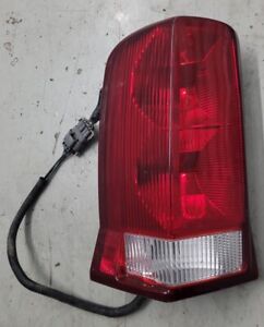 02-06 CADILLAC ESCALADE ESV DRIVER LEFT TAIL LIGHT ASSEMBLY OEM