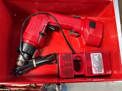 РЕДКАЯ MILWAUKEE 0398-1 БЕСПРОВОДНОЙ 12V ДРАЙВЕР ДРЕЛЬ И ЗАРЯДНОЕ УСТРОЙСТВО НОВЫЙ СТАРЫЙ ЗАПАС США - Изображение 1 из 4