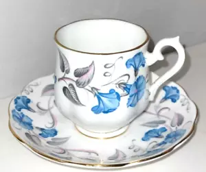 Royal Albert Bone China Morning Glory Kaffeetasse und Untertasse blau geblümt - Bild 1 von 2