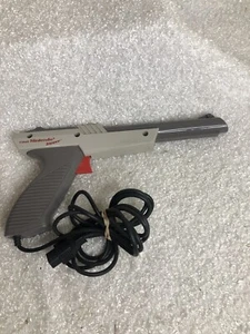 1985 NES ZAPPER GUN Nintendo Entertainment System GREY Version NES-005 - Picture 1 of 3