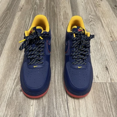 Nike Air Force 1 '07 LV8 Midnight Navy/Light Crimson HV5752-410 para hombre talla 8 Foto 1 de 4