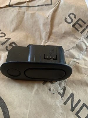 1C0885681A Pulsante Sgancio Sedile VW Nuovo Maggiolino - Immagine 1 di 3