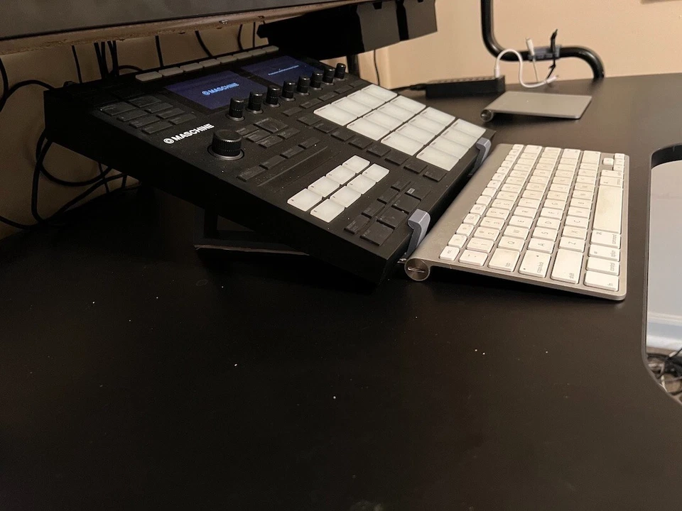 Custom Angled Display Stand for Native Instruments Maschine MK3 (22.5 degrees) - Image 1 of 4