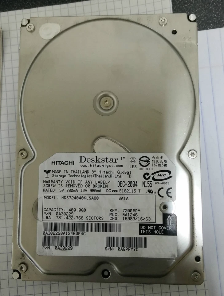 Hitachi HDS724040KLSA80 / 0A30229 400GB 7.2K SATA 3.5" 3Gbps Hard Disk Drive - Image 1 of 1