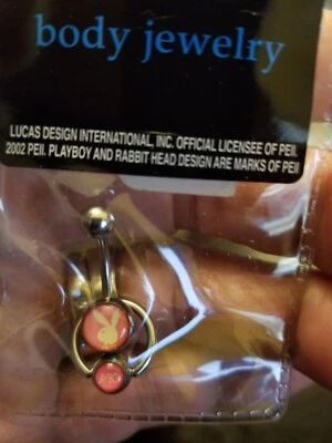 Anillo Cuerpo PLAYBOY en Metal Base Metálico,Plástico Dos Tonos y Acero Inoxidable Foto 1 de 4
