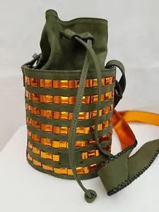 Carolina Wong TONG BUCKET BAG IN GREEN & COPPER - Picture 1 of 11