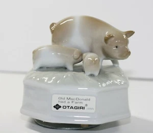 Otagiri Mama und Baby Schweine "Old MacDonald Had A Farm" Figur Spieluhr - Bild 1 von 6