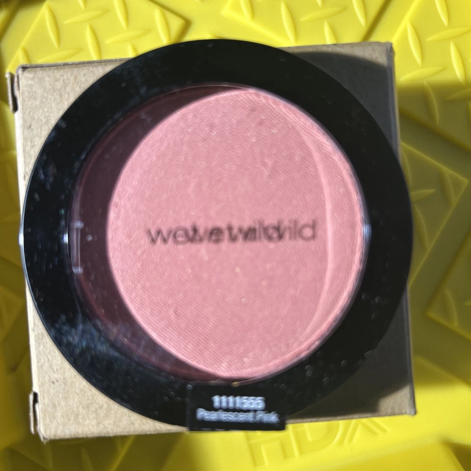 Wet N Wild Blush Pearlescent Pink 1111555
