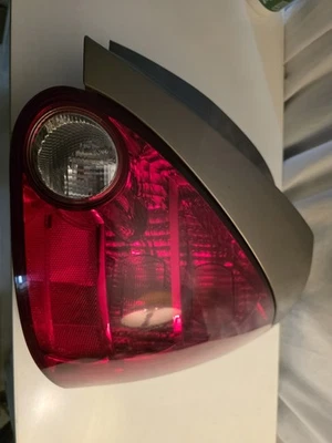 Nissan Máxima 2006 luz trasera derecha Foto 1 de 2