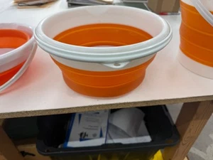 FLEX PAIL Collapsing 2.65 Gallon Pail/Bucket - Orange - Picture 1 of 4