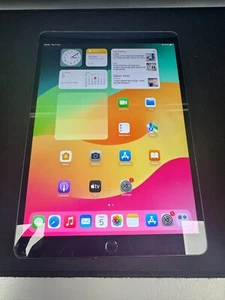 Apple iPad Air (3rd Gen) 256GB, Wi-Fi - Space Grey - Touch Screen Faulty - Afbeelding 1 van 4