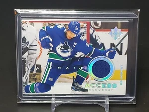 2020-21 Ultimate Collection Bo Horvat ULTIMATE ACCESS RELIC Vancouver Canucks - Picture 1 of 1