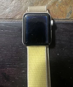 Apple Watch Series 3 42mm FOR PARTS DOES NOT CHARGE Space Gray GPS - Picture 1 of 5
