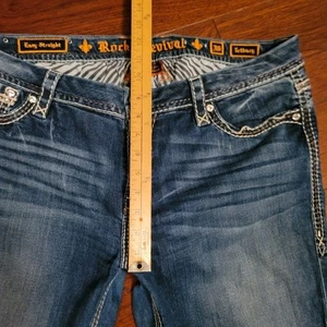 Rock Revival "Letbury" Silver Accent Pockets Easy Straight Cut Medium Wash Jeans - Bild 1 von 23