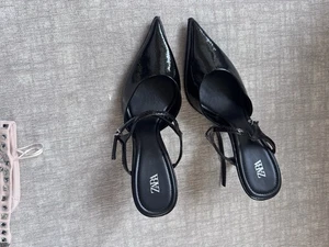 NEW W TAG ZARA PATENT BLACK HEELS ,SLINGBACK, CLOSED TOE BUCKLES, SZ:39/ U.S. 8 - Picture 1 of 3