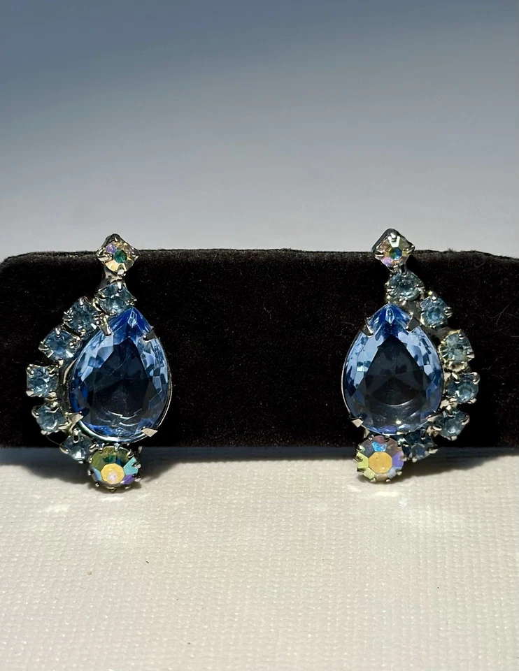 Pendientes Vintage Años 50 Azul y AB Estrás Grande Declaración Clip Grueso Brillante Foto 1 de 4