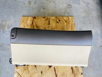 Compartimento guantera Lexus GS350 GS460 GS450H 2007-2011 color marfil OEM usado Foto 1 de 4