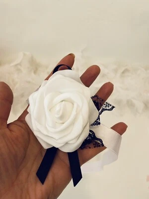 Brautjungfern Blumen Armband Satin Bändchen Corsage Hochzeit Weiß Schwarz - Bild 1 von 4