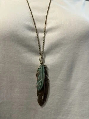 Collar bohemio pluma pátina tono dorado marca Lucky Lc1 Foto 1 de 4