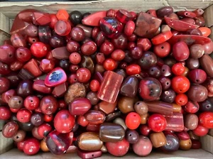 200+ ASSORTED RED RESIN BEADS JEWELRY CRAFT MAKING LOOSE BEADS 2 LBS - Picture 1 of 5
