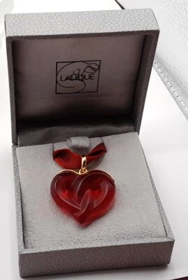 LALIQUE  9CT GOLD PENDANT & CHAIN BEAUTIFUL ENTWINED HEARTS.THIS IS SPECIAL. - Image 1 of 4