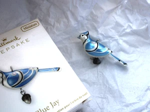 Hallmark Keepsake Adorno de Navidad Belleza de Pájaros Miniatura Azul Jay Nuevo 2012 - Imagen 1 de 7