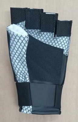 Sure Shot 4.10 MATCH AIR B&W  Open finger shooting glove. - Image 1 of 4