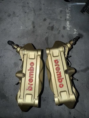 Пара золотых тормозных суппортов Brembo 100 мм Ducati Triumph скремблер скорость тройная - Изображение 1 из 4