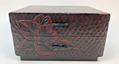 Antiguo Cómoda Japonesa Kamakurabori Tansu con Cajones Diseño Floral Foto 1 de 4