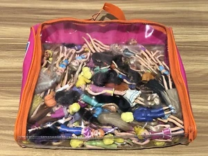 Polly Pocket Dolls & Clothing ~ Assorted Bulk Lot ~ Over 100 Dolls In Bag - Picture 1 of 3
