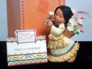 Figurina Amici della Piuma 'Raccoglitore Sorrisi' 115622 K Hahn nuova con scatola - Foto 1 di 6