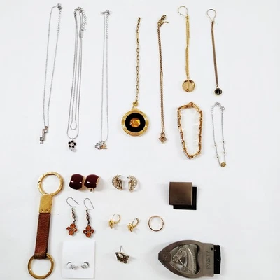 SIN TARIFA DiorBvlgari Givenchy y otros Collar de Cuero 19 Piezas Set 585441 Foto 1 de 4