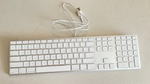 Keyboard By Apple White And Silver Model:1243 USB WIRED – Free Shipping - Picture 1 of 5