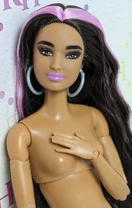 MUÑECA BARBIE EXTRA #13 HÍBRIDA hecha para mover rayas de cabello rosa diosa latina desnuda - Imagen 1 de 14