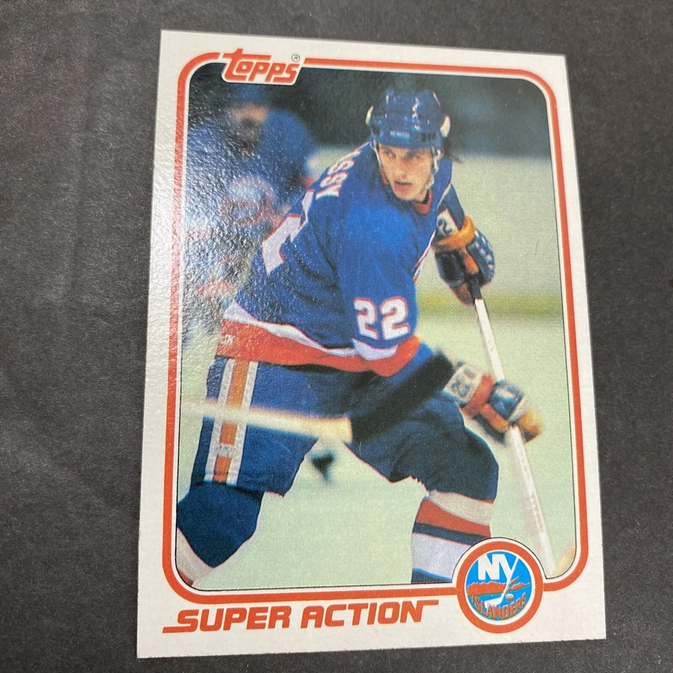 1981-82 Topps Hockey Mike Bossy New York Islanders Card #125 Hall of Famer. - Image 1 of 3