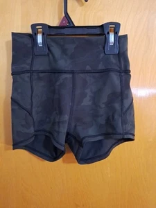 Lululemon Girls Shorts Size 4 Green Camo 2" Inseam - Picture 1 of 10