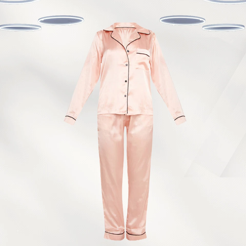 Conjunto de pijama de satén Ex Boohoo para mujer manga larga Bride Squad en rosa (defecto) Foto 1 de 4