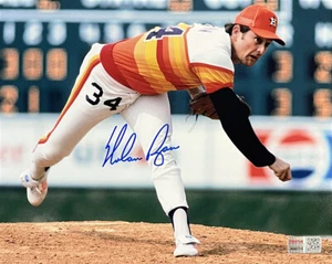 Nolan Ryan Signed Autographed Houston Astros Pitching 8x10 Photo TRISTAR - Picture 1 of 1