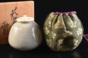 U831: Japanese Hagi-ware White glaze TEA CADDY Chaire Container w/signed box - Picture 1 of 11